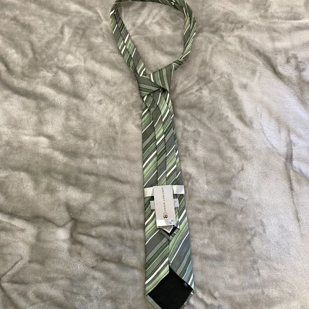 Geoffrey Beene Extra Long Green Diagonal Striped Tie 100% Silk New with Tag NWT